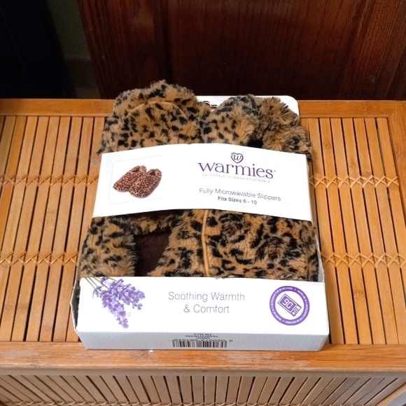 🤎🐆Halloween “Cavewoman” Warmies Slippers. Comfort for the Feet Sz 6-10 - Picture 5 of 6